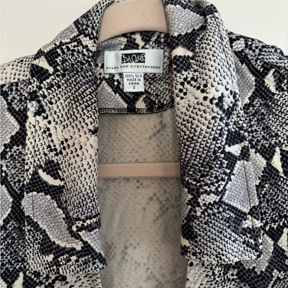 Diane von Furstenberg DVF Size 2 Silk Wrap Dress Python Snake Print Designer - Picture 4 of 4